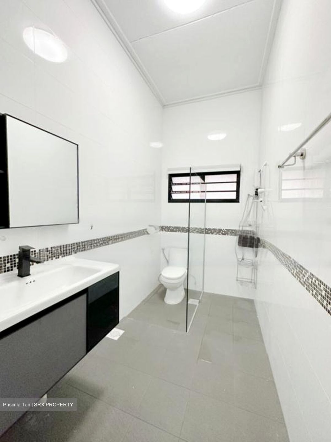 Jalan Lokam (D19), Terrace #471437951